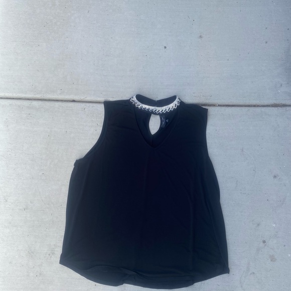 Night Out Sleeveless Top 🖤 - Picture 5 of 9